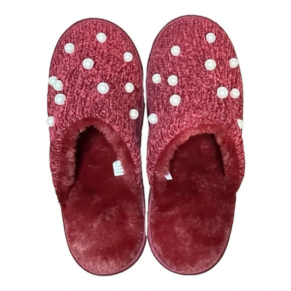 NEW PLUSH SLIPPERS BURGUNDY SLIP-ON WITH PEARL DETAILS SUPER SOFT SIZE LARGE 8/9 - Picture 1 of 7